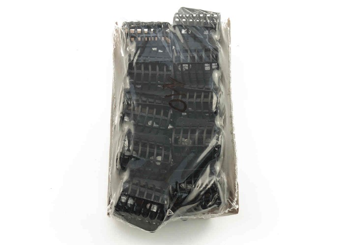 Кормушка IVVA "Вампир пластик" 110 гр (10шт. в упак.)