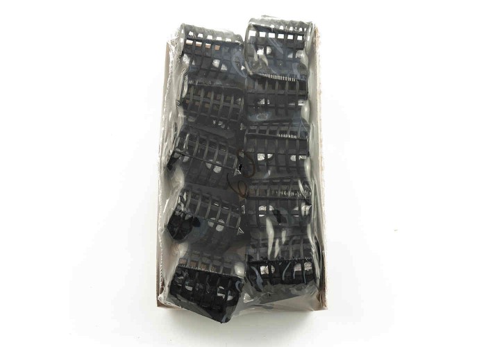 Кормушка IVVA "Вампир пластик" 60 гр (10шт. в упак.)